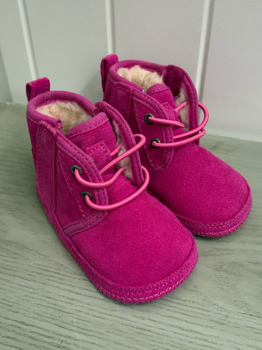 UGG Baby infant Neumel Booties  sz 2/3